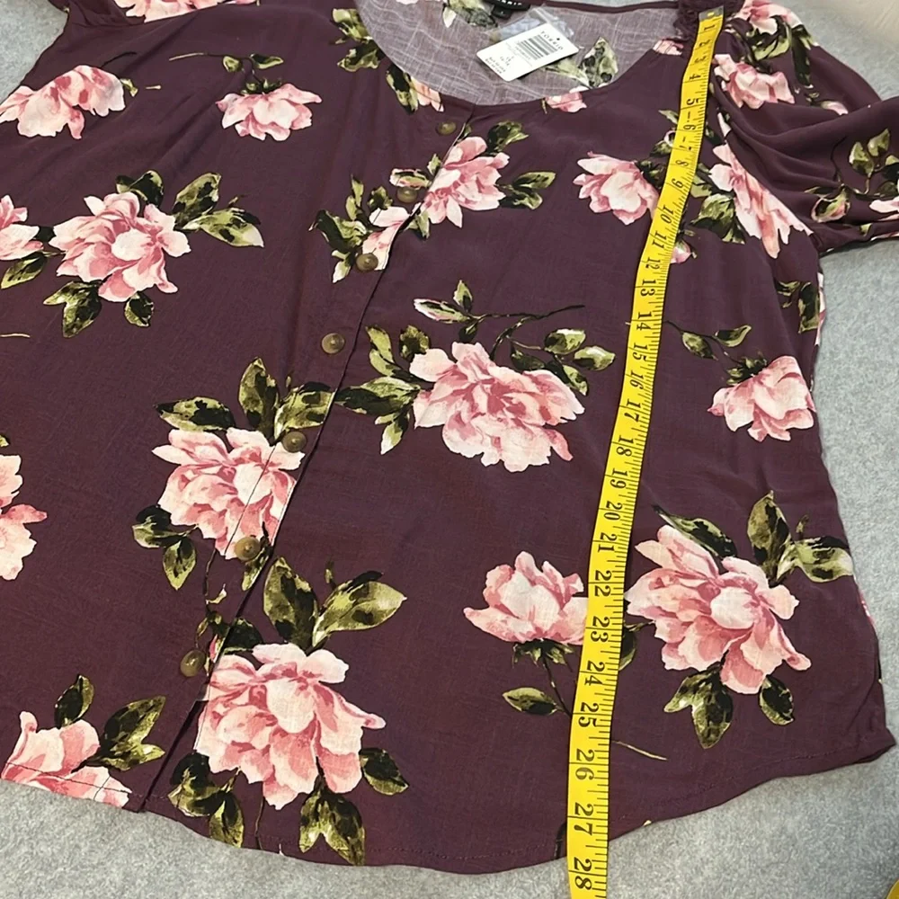 New Torrid Button Front Floral Top Size 1X Flowy Tunic